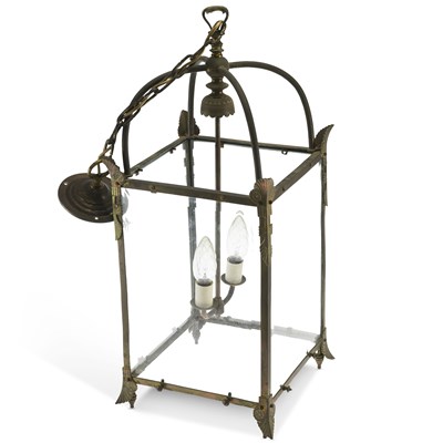 Lot 1017 - AN EARLY 20TH CENTURY BRASS HALL LANTERN
