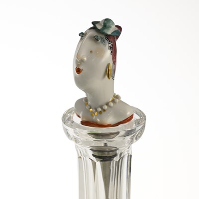 Lot 32 - A GROUP OF CUT AND DECORATIVE GLASSWARE