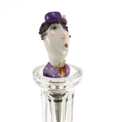 Lot 32 - A GROUP OF CUT AND DECORATIVE GLASSWARE