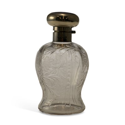 Lot 306 - A GEORGE V SILVER AND GUILLOCHÉ ENAMEL-MOUNTED GLASS SCENT BOTTLE