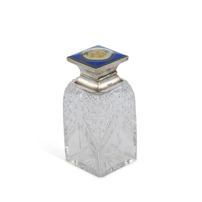 Lot 326 - A GEORGE V SILVER, ENAMEL AND CUT-GLASS SCENT BOTTLE