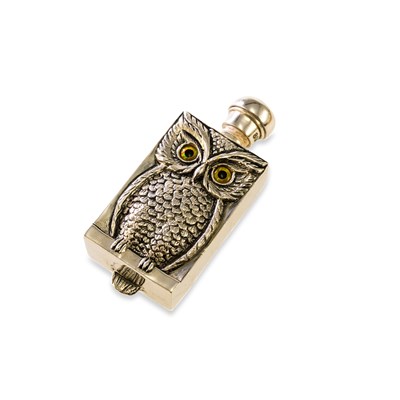 Lot 244 - A CONTINENTAL NOVELTY SILVER SCENT BOTTLE IN THE FORM OF AN OWL