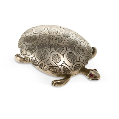 Lot 260 - A CONTINENTAL NOVELTY SILVER TRINKET BOX IN THE FORM OF A TORTOISE