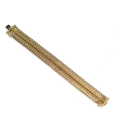 Lot 619 - A FANCY LINK BRACELET
