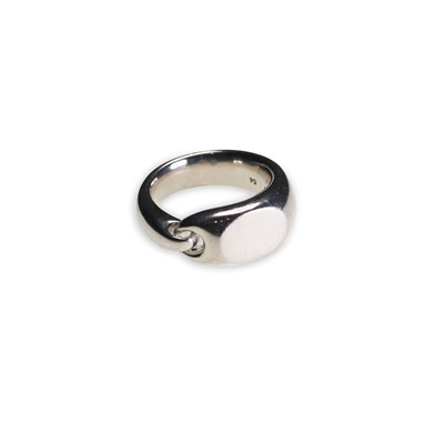 Lot 592 - JACQUELINE RABUN FOR GEORGE JENSEN, A DANISH SILVER 'REFLECT' RING