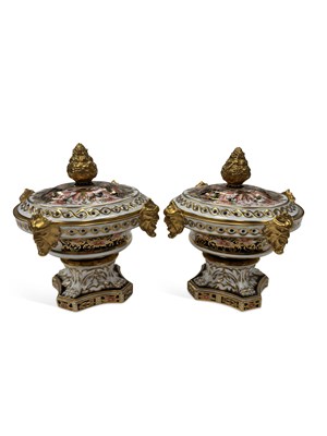 Lot 95 - A PAIR OF ROYAL CROWN DERBY IMARI POT POURRI VASES AND COVERS