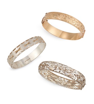 Lot 611 - THREE HINGE OPENING BANGLES
