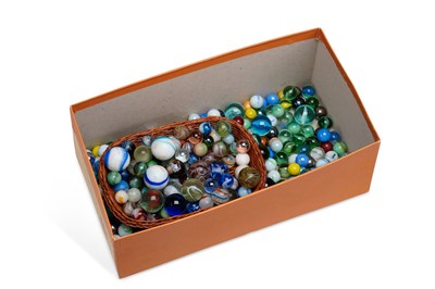 Lot 37 - A LARGE COLLECTION OF VICTORIAN AND LATER MARBLES