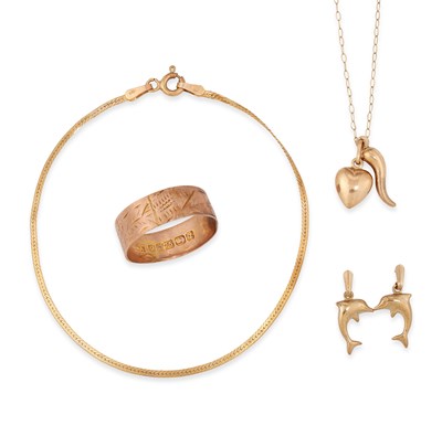Lot 604 - A GROUP OF 9 CARAT GOLD JEWELLERY