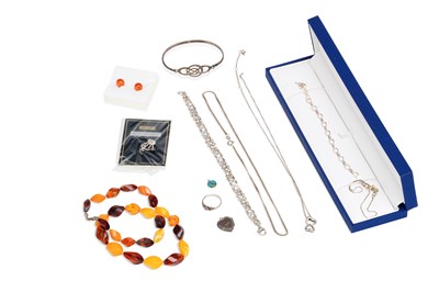 Lot 570 - A GROUP OF JEWELLERY