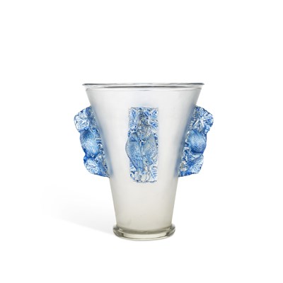 Lot 68 - RENÉ LALIQUE (FRENCH, 1860-1945)