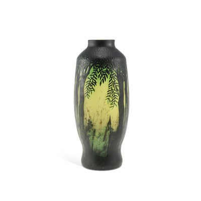 Lot 61 - A CAMEO GLASS VASE