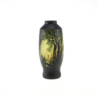 Lot 61 - A CAMEO GLASS VASE