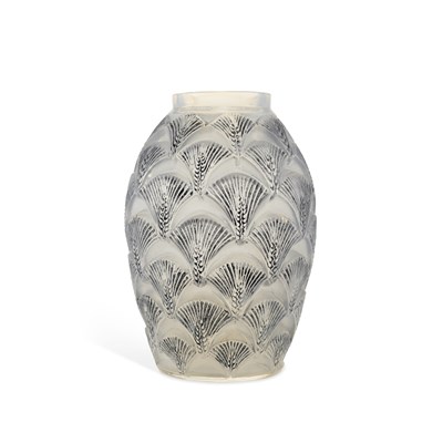 Lot 67 - RENÉ LALIQUE (FRENCH, 1860-1945)