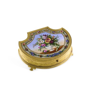Lot 814 - A FRENCH PALAIS ROYAL GILT-METAL AND PORCELAIN SEWING NÉCESSAIRE