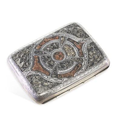 Lot 341 - AN EDWARDIAN SILVER AND PEBBLE CIGARETTE CASE