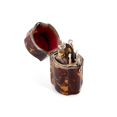 Lot 819 - AN 18TH CENTURY SILVER-MOUNTED TORTOISESHELL ETUI