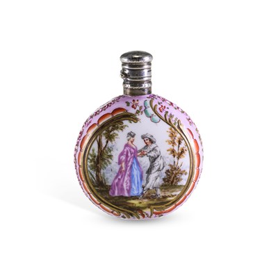 Lot 812 - A VIENNESE SILVER-TOPPED PORCELAIN SCENT FLASK