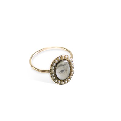 Lot 734 - A GEORGE III GOLD AND SEED-PEARL LOVER’S EYE RING