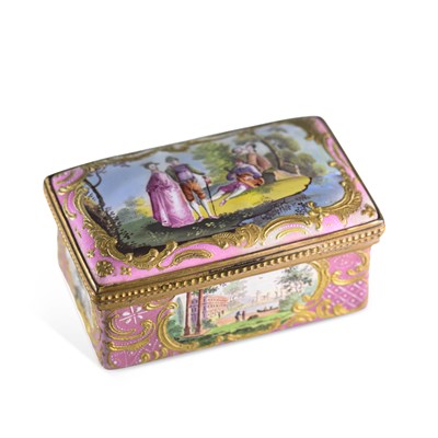 Lot 824 - A SOUTH STAFFORDSHIRE ENAMEL SNUFF BOX