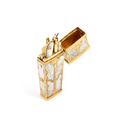 Lot 799 - AN 18TH CENTURY MOTHER-OF-PEARL AND GILT-METAL ETUI