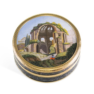 Lot 825 - AN ITALIAN GRAND TOUR GOLD-MOUNTED MICROMOSAIC BOX