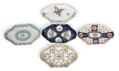 Lot 140 - A GROUP OF WORCESTER PORCELAIN SPOON TRAYS