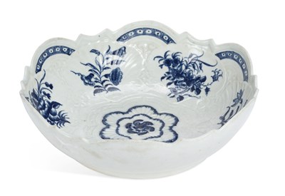 Lot 142 - A WORCESTER PORCELAIN JUNKET DISH