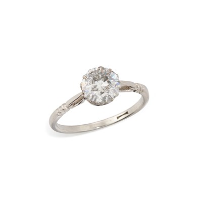 Lot 661 - A SOLITAIRE DIAMOND RING