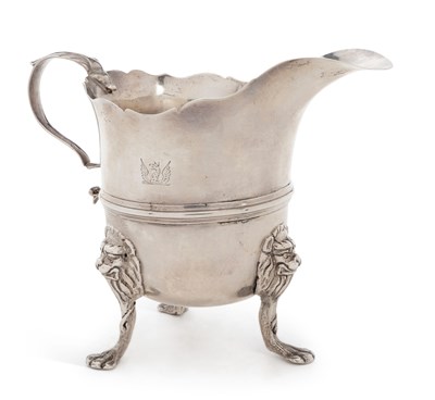Lot 368 - A GEORGE III SILVER CREAM JUG
