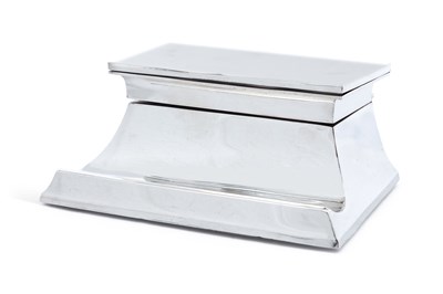 Lot 281 - AN EARLY 20TH CENTURY SILVER INK STAND
