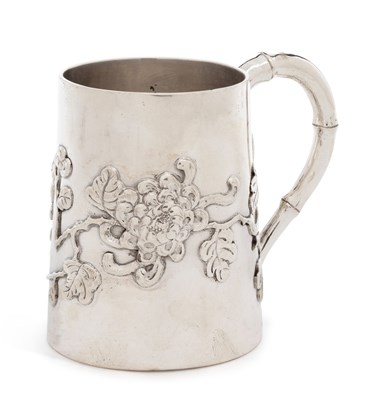 Lot 202 - A CHINESE EXPORT SILVER MUG