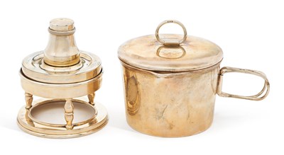 Lot 279 - AN EDWARDIAN SILVER TRAVELLING MUG AND SPIRIT BURNER