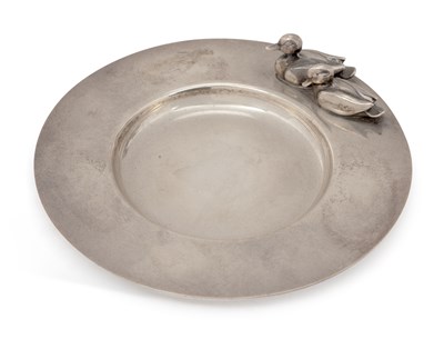 Lot 259 - SARAH JONES: AN ELIZABETH II SILVER PIN DISH