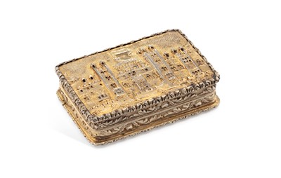 Lot 349 - AN EARLY VICTORIAN 'CASTLE TOP' SILVER-GILT VINAIGRETTE
