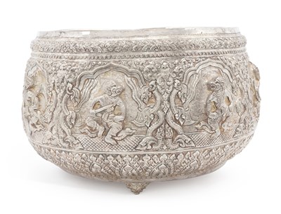 Lot 183 - A LARGE BURMESE OR THAI SILVER BOWL