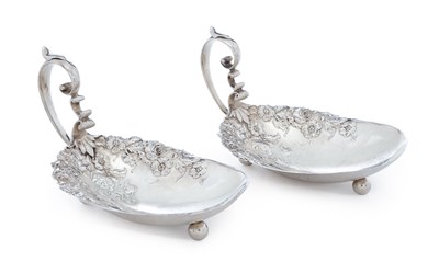 Lot 188 - A PAIR OF AMERICAN STERLING SILVER HANDLED DISHES