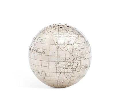 Lot 297 - A NOVELTY STERLING SILVER GLOBE PEPPER POT