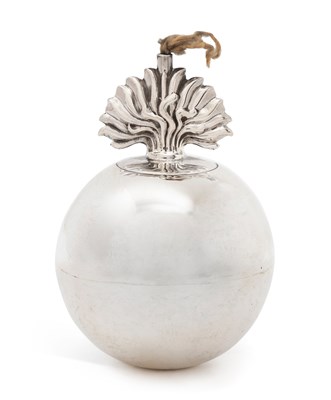 Lot 262 - A GEORGE V SILVER NOVELTY TABLE LIGHTER