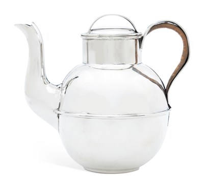 Lot 310 - AN EDWARDIAN SILVER GUERNSEY CREAM JUG