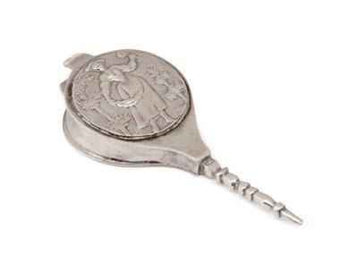 Lot 235 - A CONTINENTAL NOVELTY SILVER PIPE CLEANER