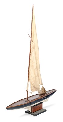 Lot 704 - A LARGE POND YACHT