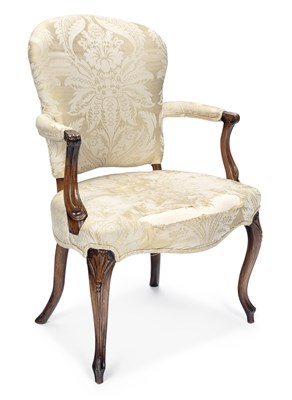Lot 909 - A MAHOGANY OPEN ARMCHAIR