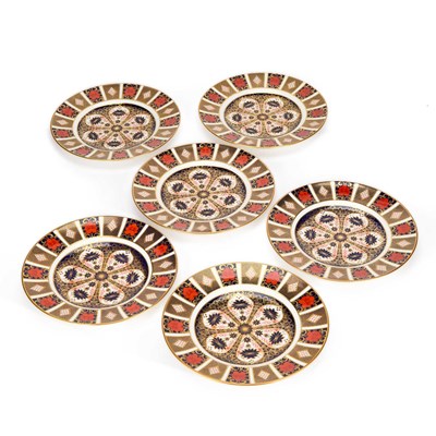 Lot 99 - A SET OF SIX ROYAL CROWN DERBY DINNER PLATES