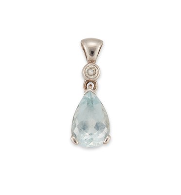 Lot 623 - AN 18 CARAT WHITE GOLD AQUAMARINE AND DIAMOND PENDANT