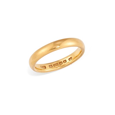 Lot 513 - A 22 CARAT GOLD WEDDING BAND RING