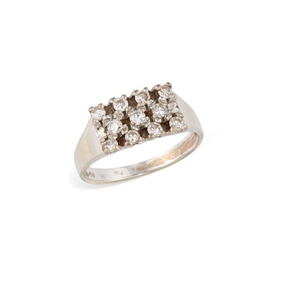Lot 533 - A DIAMOND RING