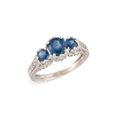 Lot 610 - A 14 CARAT WHITE GOLD SAPPHIRE AND DIAMOND RING
