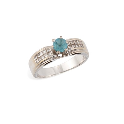 Lot 582 - A BLUE TOURMALINE AND DIAMOND RING