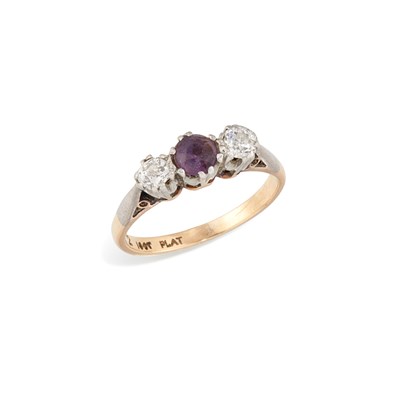 Lot 501 - AN AMETHYST AND DIAMOND THREE STONE RING